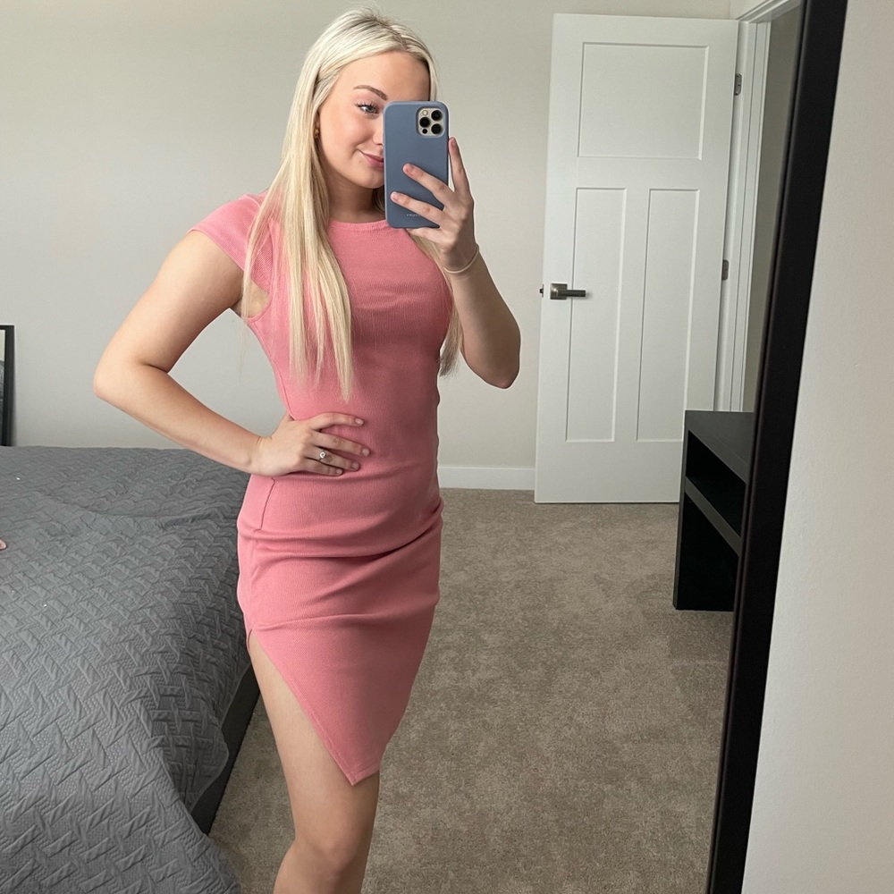 Never worn //  Steve Madden salmon dress